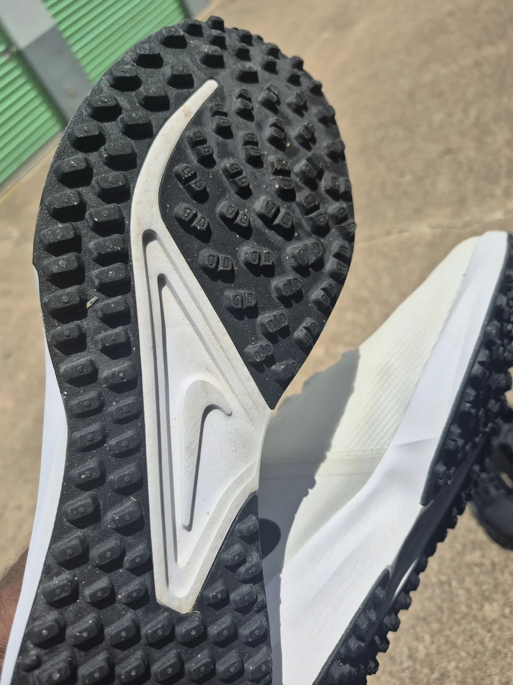 Nike Men’s White and Black Low-Top Sneakers